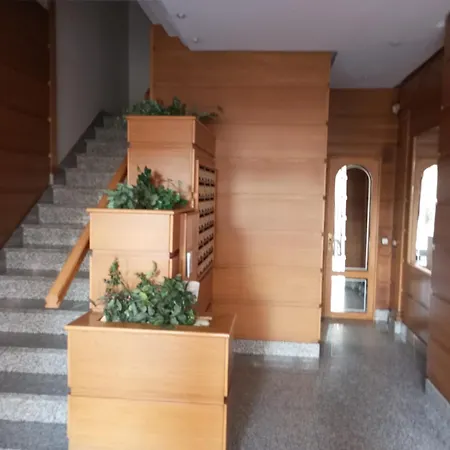 Apartamento C/álvaro Cunqueiro 1-3-c1 *